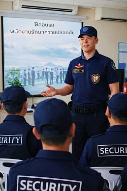 ภาพบรรยากาศการฝึกอบรมพนักงานรักษาความปลอดภัยก่อนลงพื้นที่ปฏิบัติงานณหน่วยงานต่างๆ